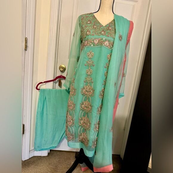 PAKISTANI CUSTOM DESIGNED EMBROIDERED DRESS 3 PIECE - Picture 2 of 9